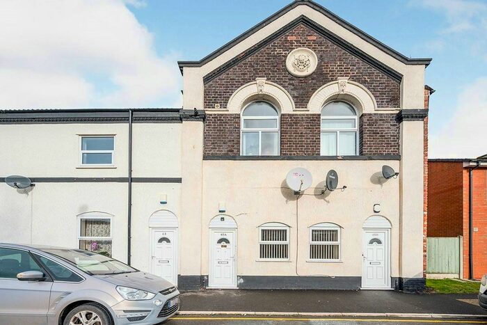 2 Bedroom Flat To Rent In Lacey Street, Widnes, Cheshire, WA8