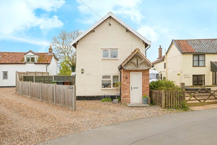 2 Bedroom Detached House For Sale In Chapel Street, Rockland St. Peter, Attleborough, Norfolk, NR17
