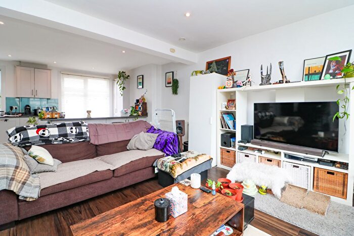 2 Bedroom Flat To Rent In Longmead Road, London, SW17