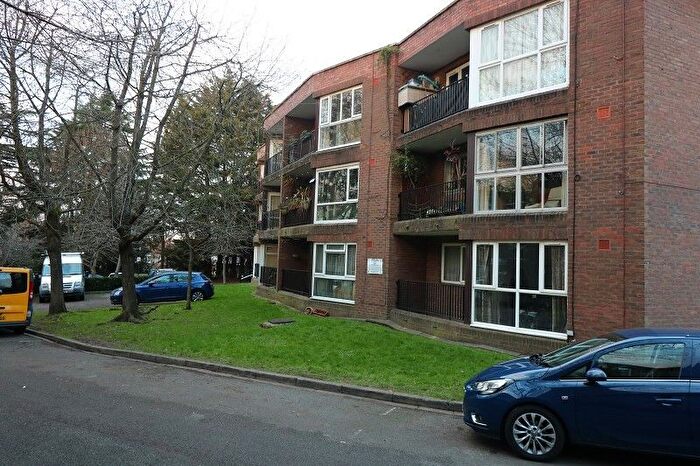 1 Bedroom Flat To Rent In Garrick Close, Ealing, W5