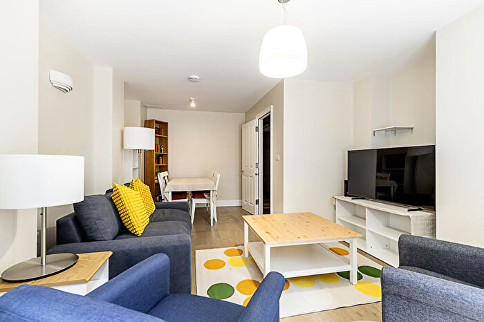 1 Bedroom Flat To Rent In Compayne Gardens, London, London, NW6