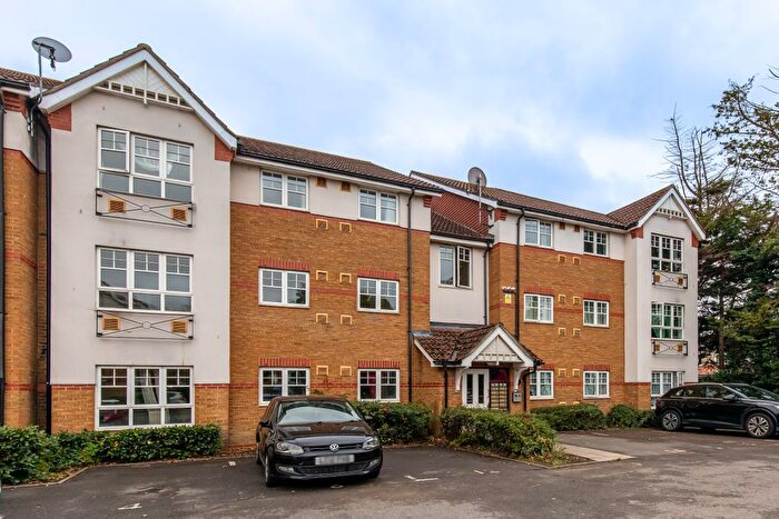 2 Bedroom Flat To Rent In Newcombe Gardens, Hounslow, TW4