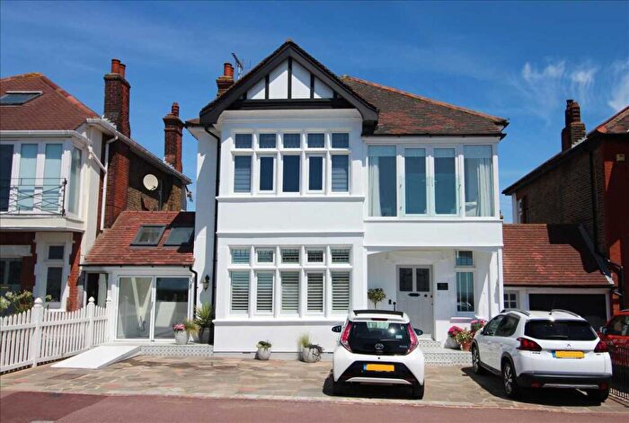 2 Bedroom Apartment To Rent In Marine Estate - Leigh On Sea, SS9