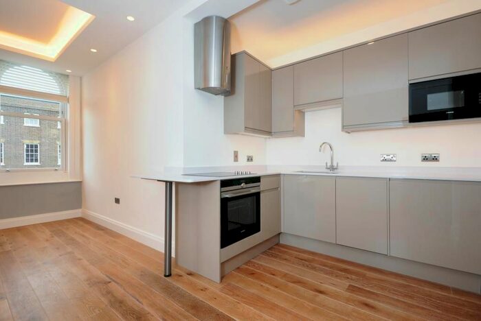 2 Bedroom Flat To Rent In Sheen Park, Richmond, TW9