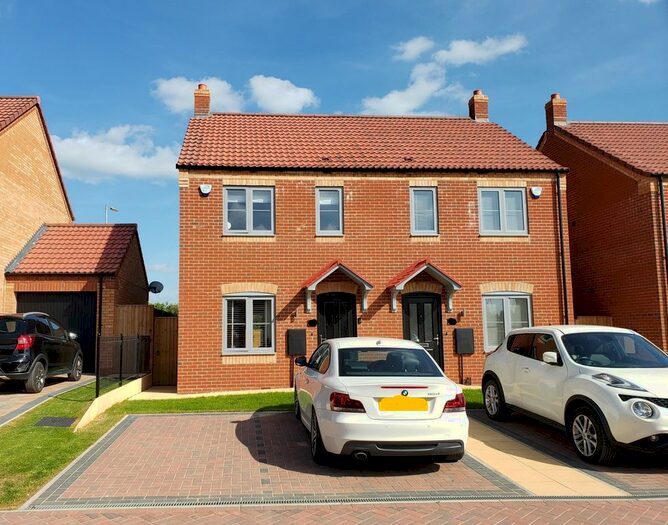 2 Bedroom Semi-Detached House For Sale In Oakwood Close, Quarrington, Sleaford, NG34