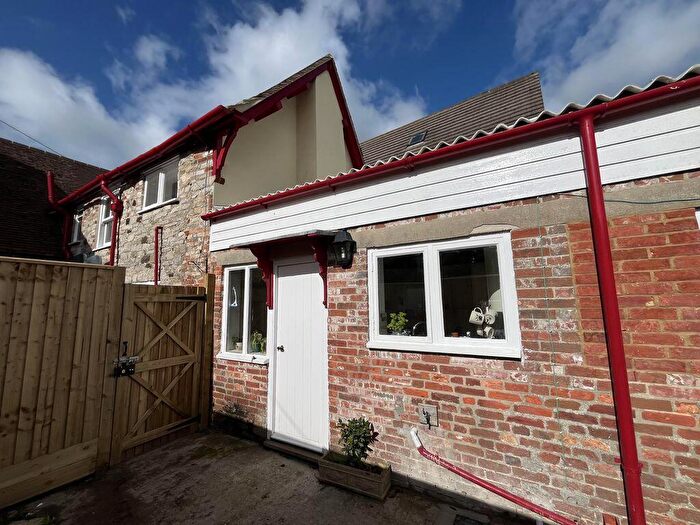 2 Bedroom Flat For Sale In North Street, Wareham, BH20