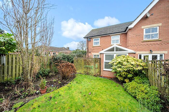 3 Bedroom Semi-Detached House For Sale In Brigg Lane, Camblesforth, Selby, YO8