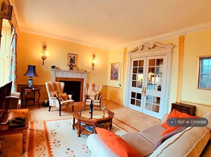2 Bedroom Flat To Rent In Calton Hill, Edinburgh, EH1