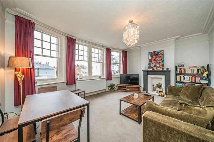 2 Bedroom Flat To Rent In High Street, Teddington, TW11