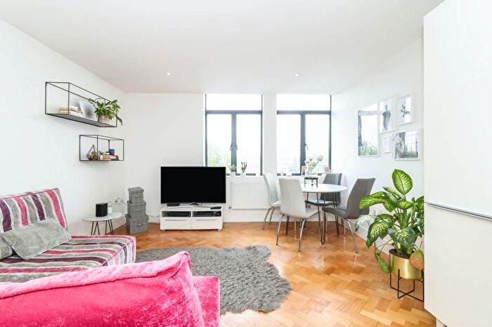 2 Bedroom Flat For Sale In Friars House, Parkway, Chelmsford, Essex, CM2