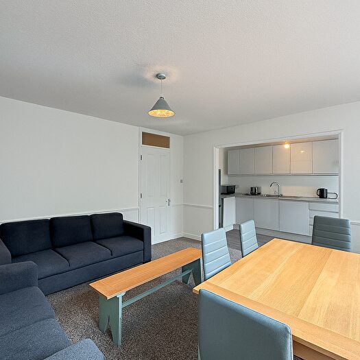5 Bedroom Apartment To Rent In Battersea Bridge Road, London, SW11