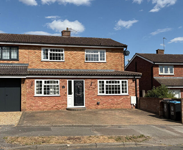 3 Bedroom Semi-Detached House To Rent In College Close, Herts, AL3