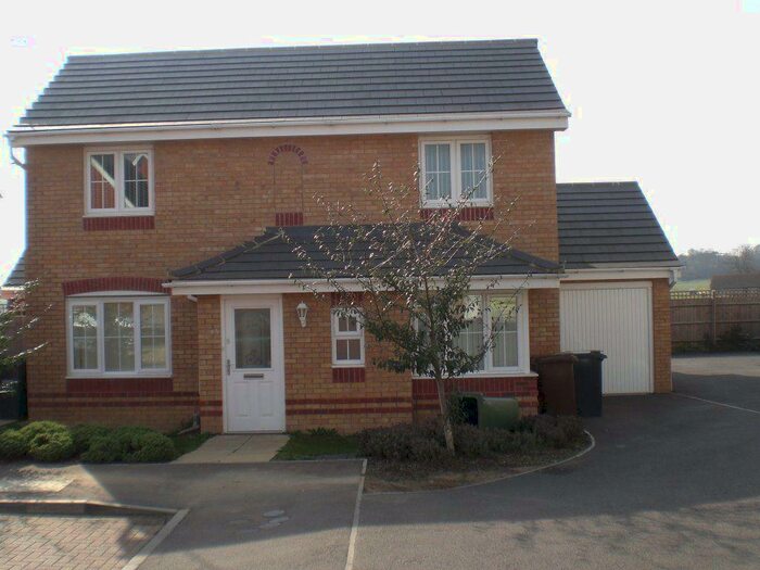 3 Bedroom House To Rent In Ayr Close, NN18