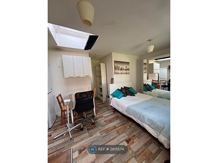 Studio To Rent In Edgware, Edgware, HA8