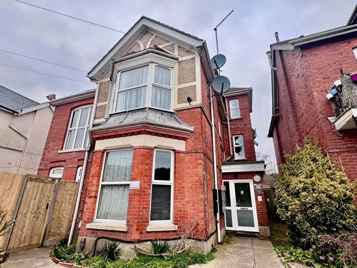 2 Bedroom Flat To Rent In Carysfort Road, BH1