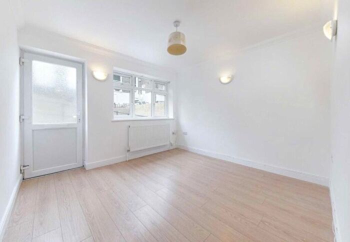 2 Bedroom Flat To Rent In Tancred Road, London, N4