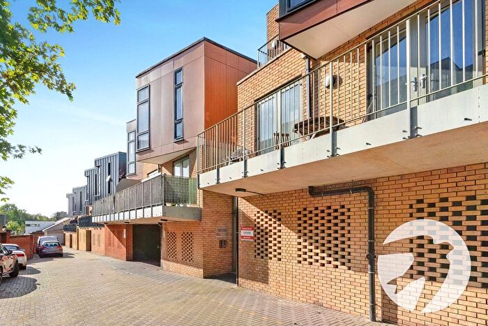 1 Bedroom Flat For Sale In Odeon Parade, Well Hall Road, London, SE9