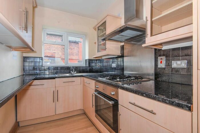 1 Bedroom Flat To Rent In Egham Hill, Egham, TW20