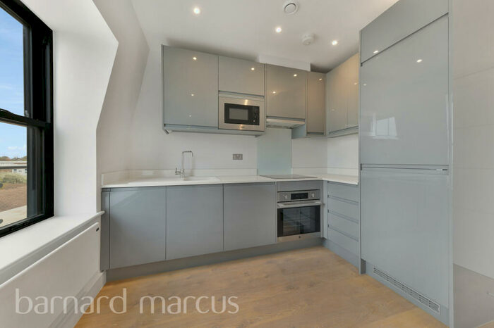 1 Bedroom Apartment To Rent In High Street, Sutton, SM1