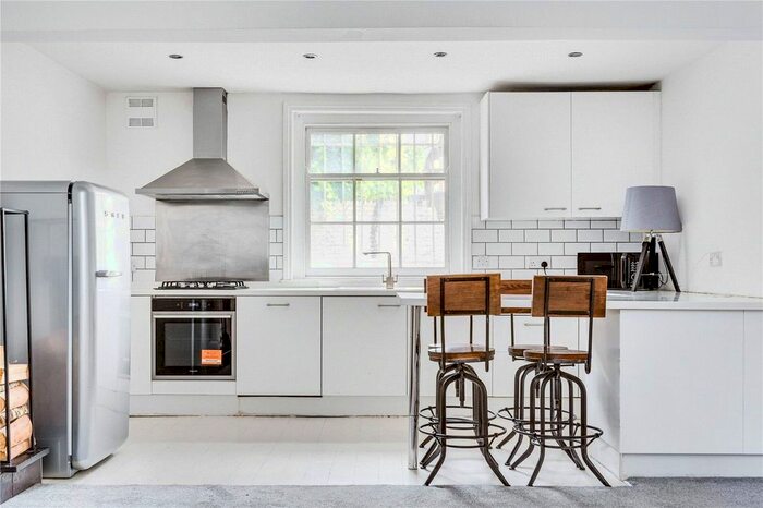 2 Bedroom Flat To Rent In Wandsworth Road, Battersea, London, SW8