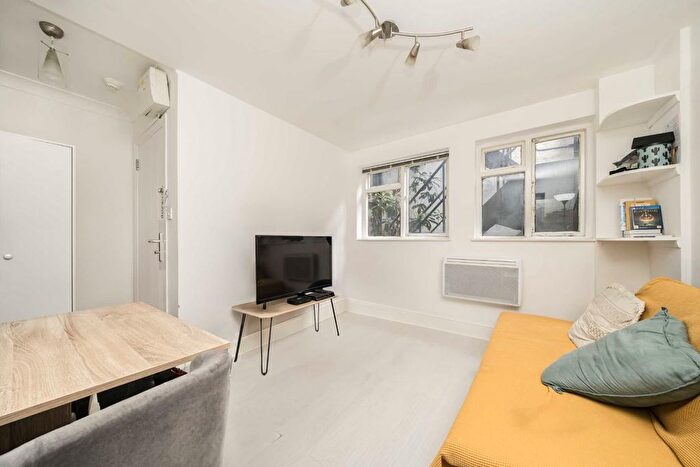 1 Bedroom Flat To Rent In Kensington Gardens Square, London, W2