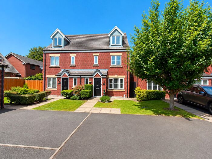4 Bedroom Semi-Detached House For Sale In Flour Mill Close, Burscough, L40