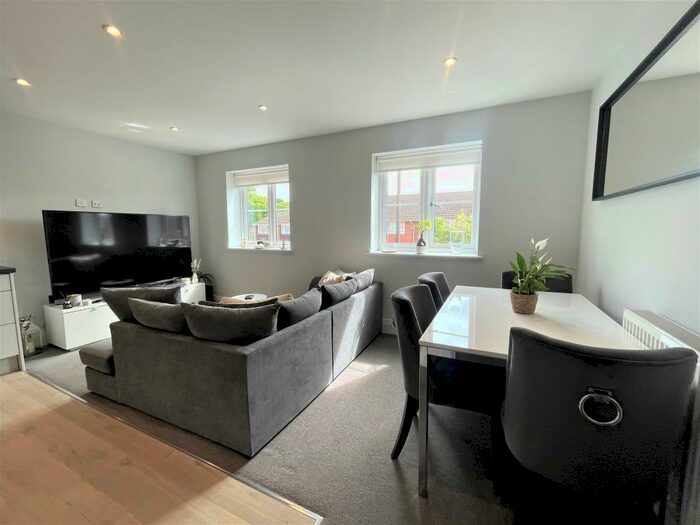 1 Bedroom Apartment To Rent In Langdon Court, College Town, GU47