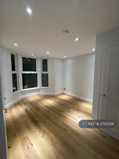 2 Bedroom Flat To Rent In St. Johns Road, London, SE20
