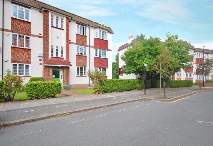 2 Bedroom Flat To Rent In Amblecote Road London, SE12