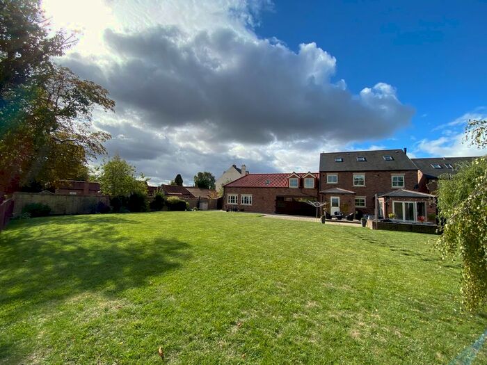6 Bedroom Detached House For Sale In Breighton, Selby, YO8