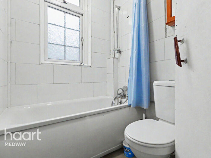 3 Bedroom Terraced House To Rent In Rainham Road, Gillingham, ME7