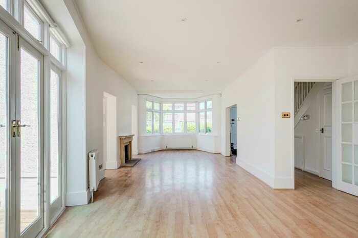 4 Bedroom Terraced House To Rent In Gresham Gardens, Golders Green, NW1