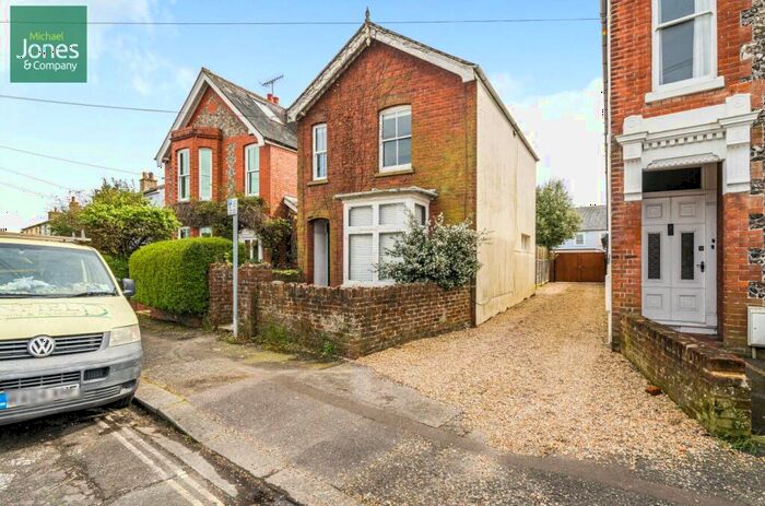 3 Bedroom Link Detached House To Rent In Pound Farm Road, Chichester, West Sussex, PO19