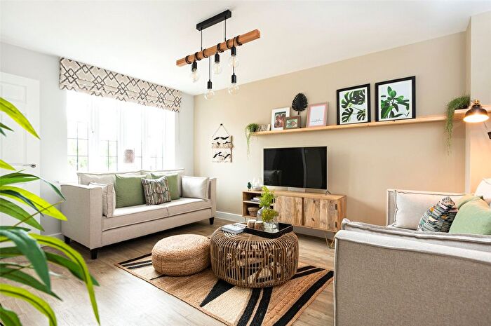 3 Bedroom Semi Detached House For Sale In Winchester Road, Beggarwood, Basingstoke, RG23