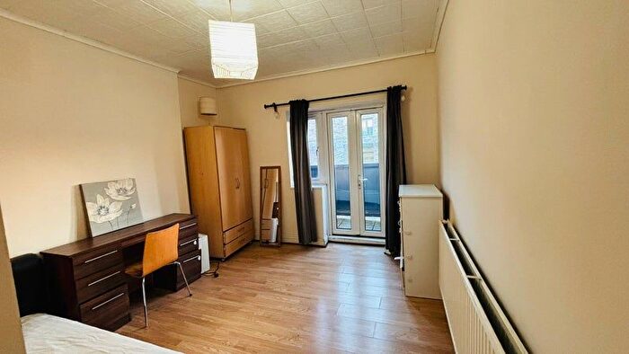 2 Bedroom Flat To Rent In Wickford Street, London, E1