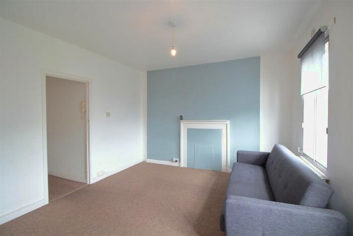 1 Bedroom Flat To Rent In Brixton Hill, London, SW2