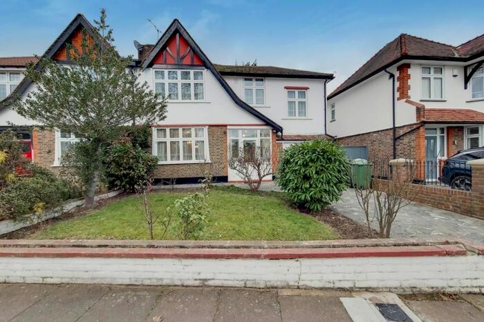 4 Bedroom Detached House To Rent In Surbiton, Surrey, KT5
