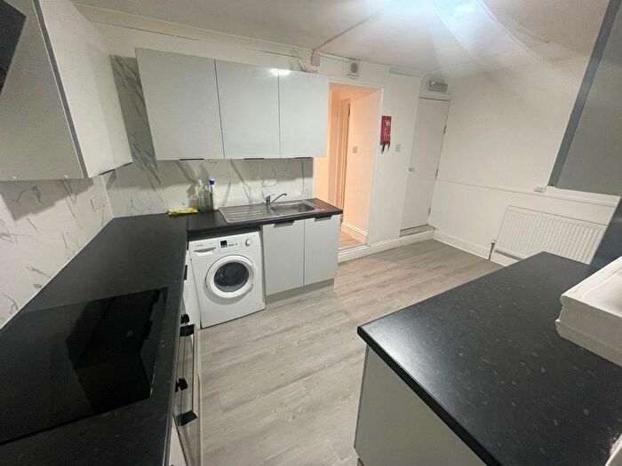 5 Bedroom End Of Terrace House To Rent In Mossford Street, London, E3