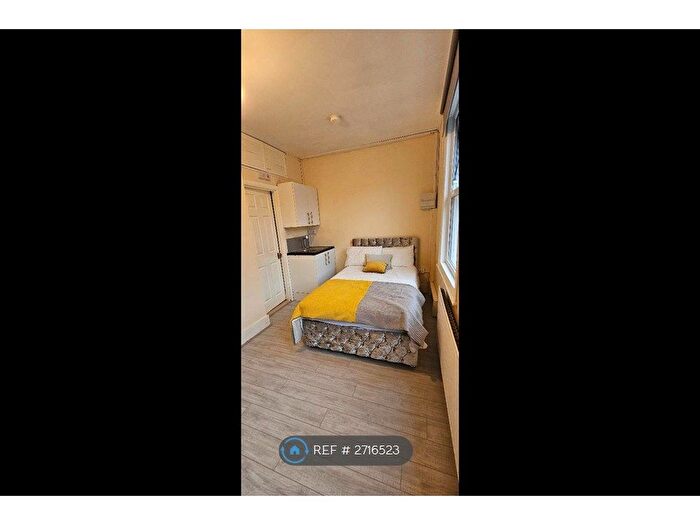 Studio To Rent In Churchfields Road, Beckenham, BR3