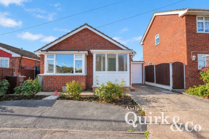 1 Bedroom Detached Bungalow For Sale In Wittem Road, Canvey Island, SS8