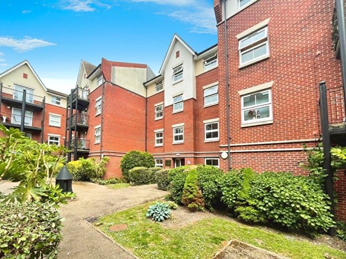 2 Bedroom Apartment For Sale In Briton Street, Southampton, Hampshire, SO14