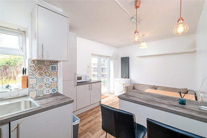 6 Bedroom Terraced House To Rent In Redman Road, Stepney Green, London, E1