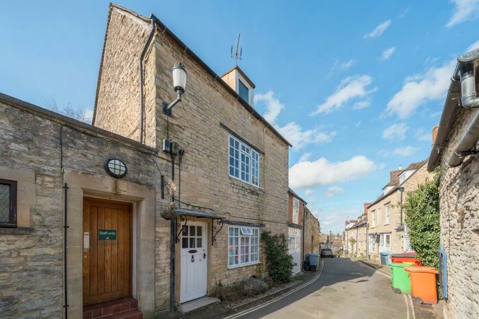 3 Bedroom Apartment To Rent In Woodstock, Oxfordshire, OX20