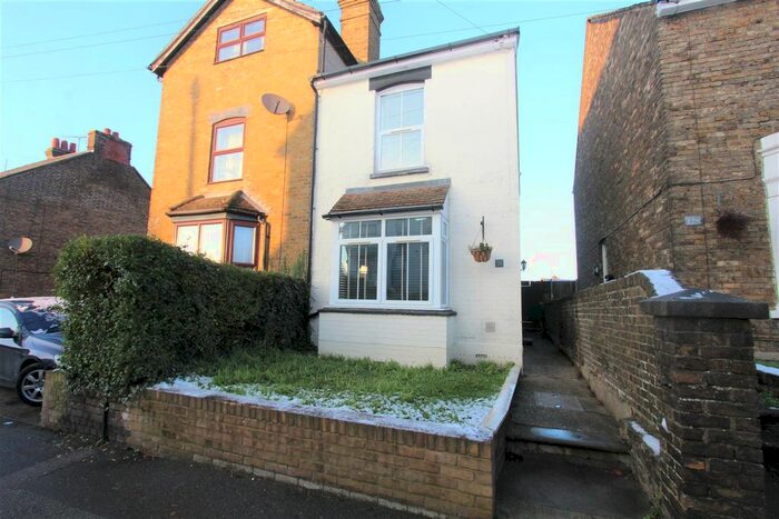 3 Bedroom Semi-Detached House To Rent In London Road, Sittingbourne, ME10