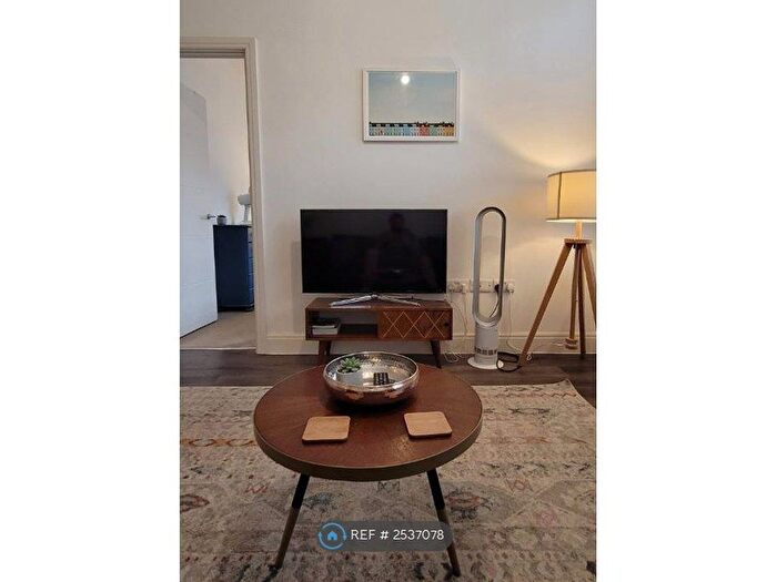 1 Bedroom Flat To Rent In Century Place, Bristol, BS2