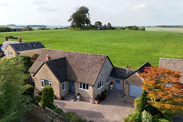 3 Bedroom Detached House For Sale In The Green, Leafield, Witney, OX29