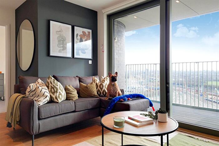 2 Bedroom Apartment To Rent In Green Street, London, NW10