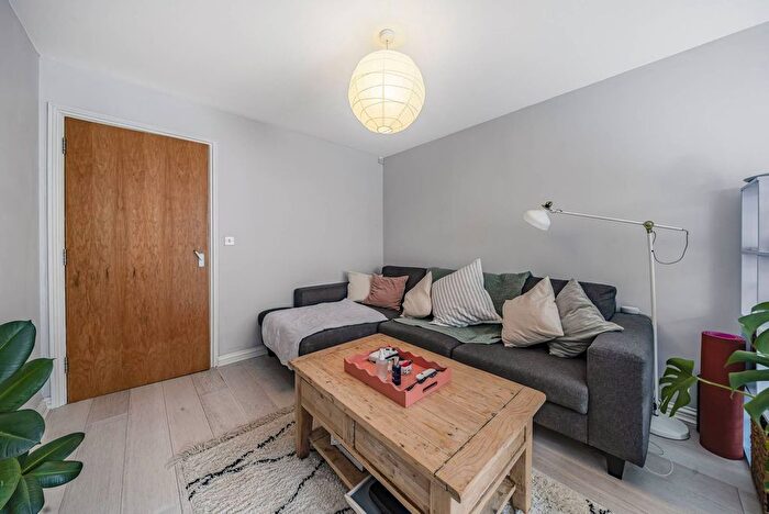 1 Bedroom Flat To Rent In Effra Parade, Brixton, London, SW2