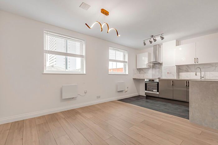 1 Bedroom Flat For Sale In Dennis House, Bow, E3