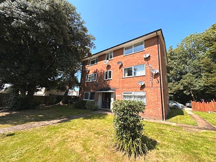 1 Bedroom Flat To Rent In West Court, Southampton, Hampshire, SO19
